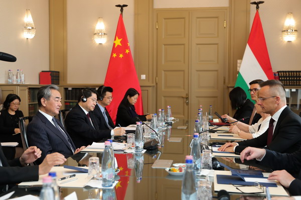 王毅会见匈牙利外长西雅尔多王毅会见匈牙利外长西雅尔多，深化双边关系，共谋未来发展